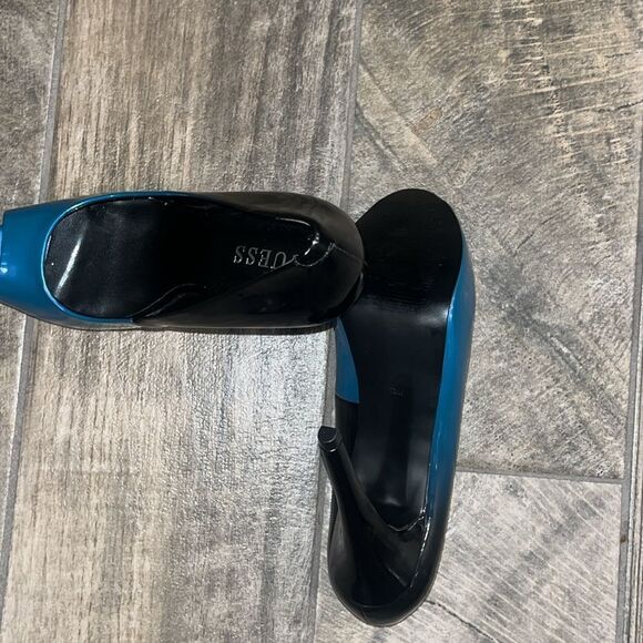 Vintage Guess two toned 4.5” stilettos peep toe pumps - Picture 5 of 6